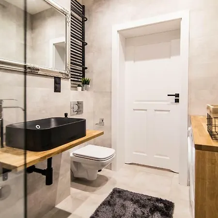 Malta Comfort Wes Quality 포즈난